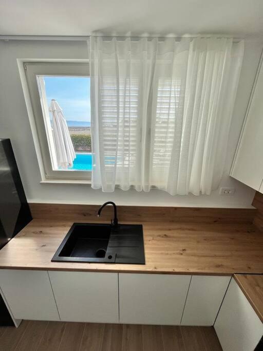 Blue Apartment With Shared Pool Split Exterior photo