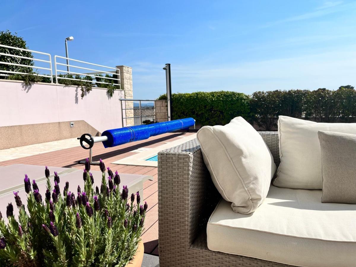 Blue Apartment With Shared Pool Split Exterior photo